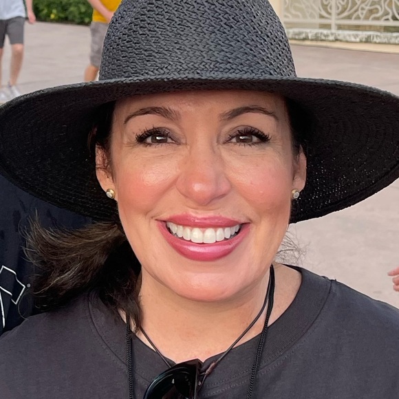 Meet your Posher, Alisa - Picture 2 of 2